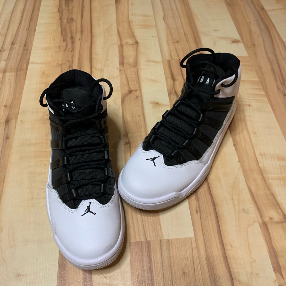 Jordan Max Aura ‘White Black’ Sneakers